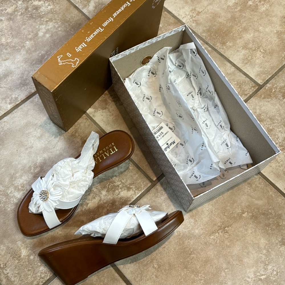 Wedged sandals